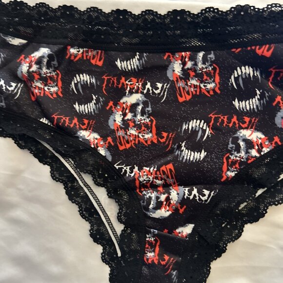 Morvia 1pc Black lace trim goth Skater Emo panties XL Black Skull & Red Letters - Picture 5 of 7